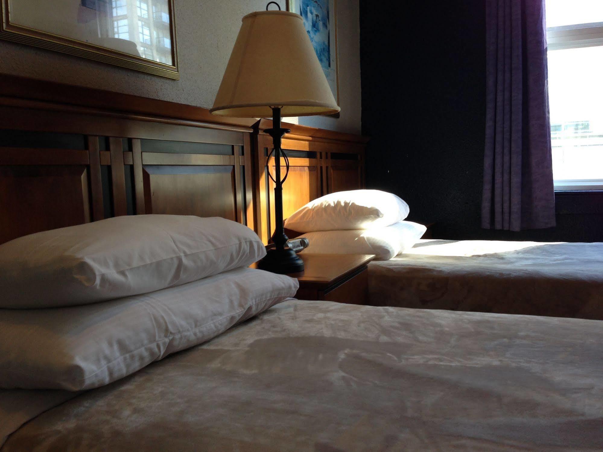 Hotel Ambassador Vancouver Eksteriør bilde