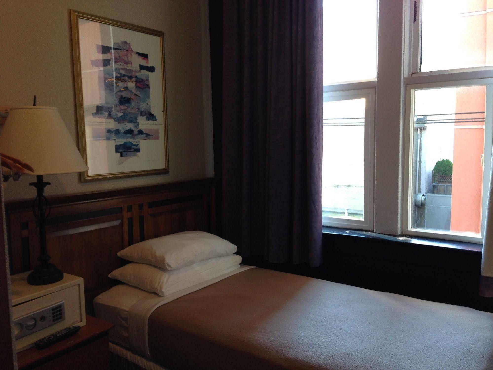 Hotel Ambassador Vancouver Eksteriør bilde